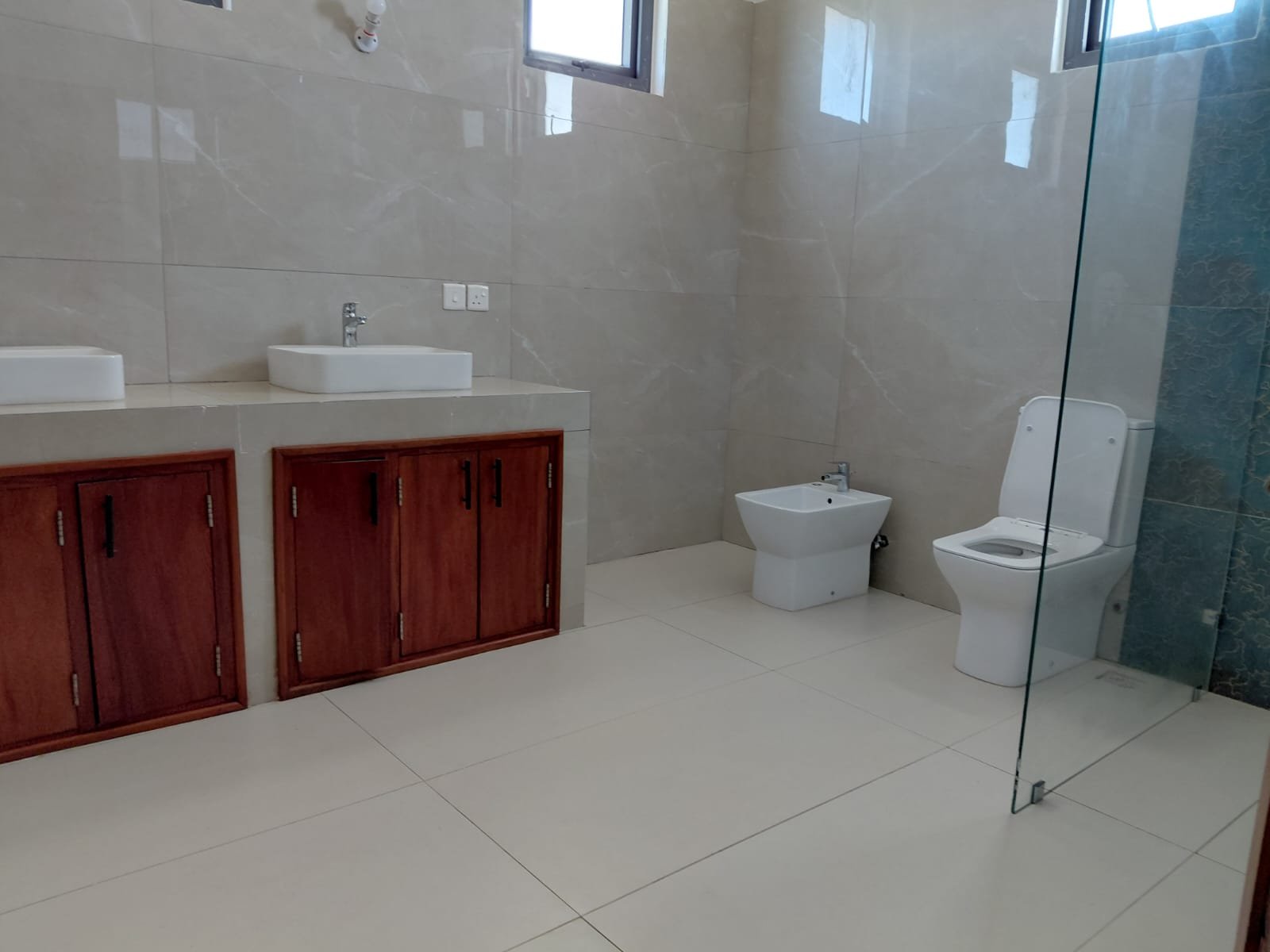 Elegant 4-Bedroom House for Sale in Casuarina, Malindi - property image 5