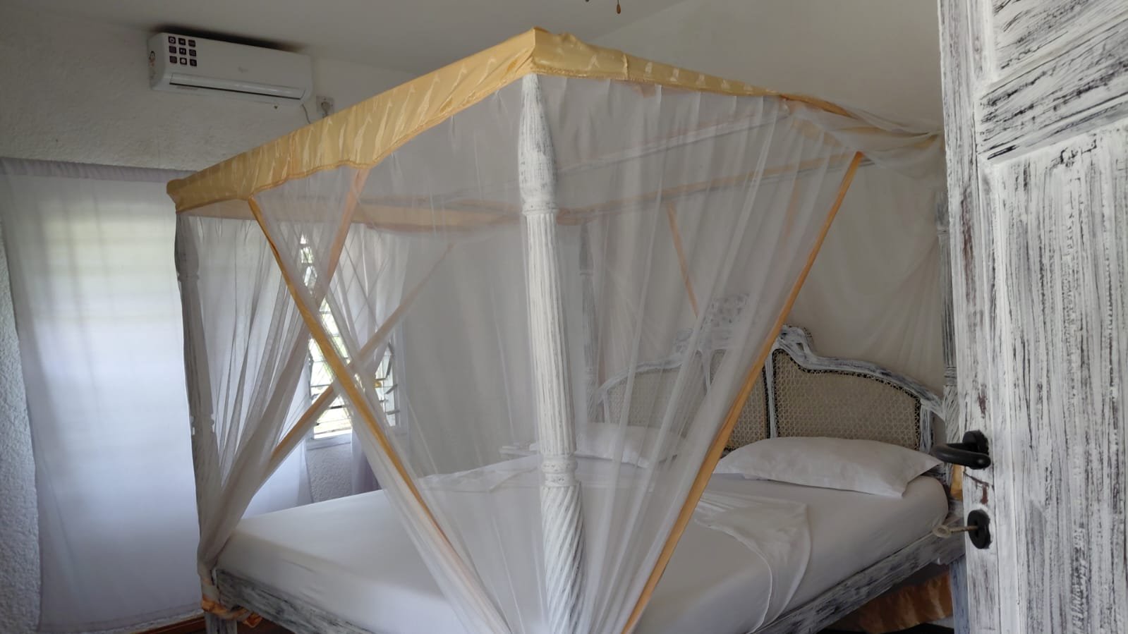 Exclusive 8-Bedroom Luxury Villa for Sale in Watamu - property image 3