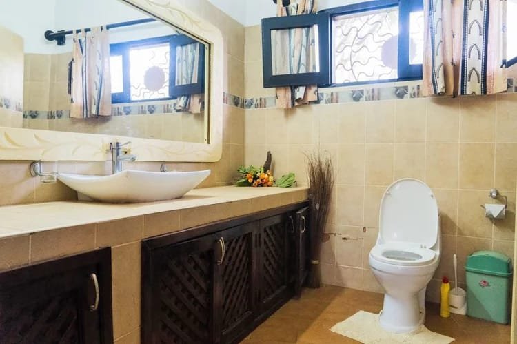 Exclusive 6-Bedroom Luxury Home on 1¼ Acres Near Watamu Beach - property image 3