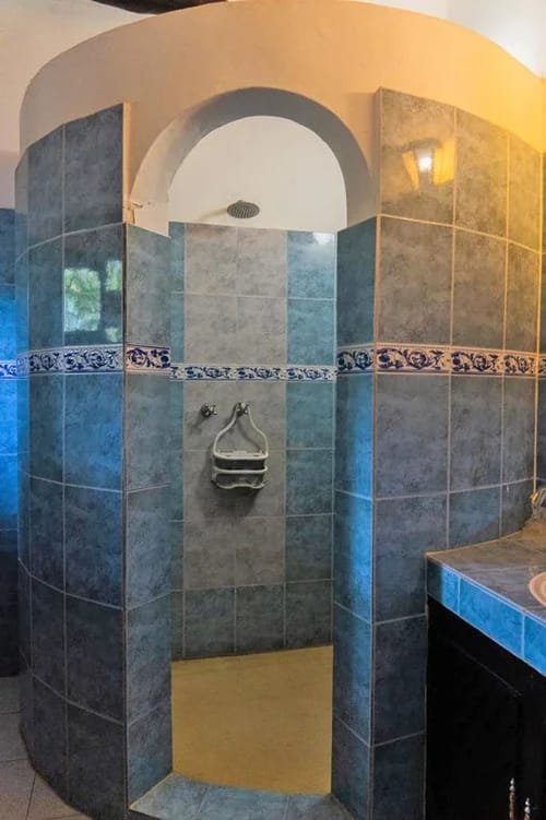 Exclusive 6-Bedroom Luxury Home on 1¼ Acres Near Watamu Beach - property image 4
