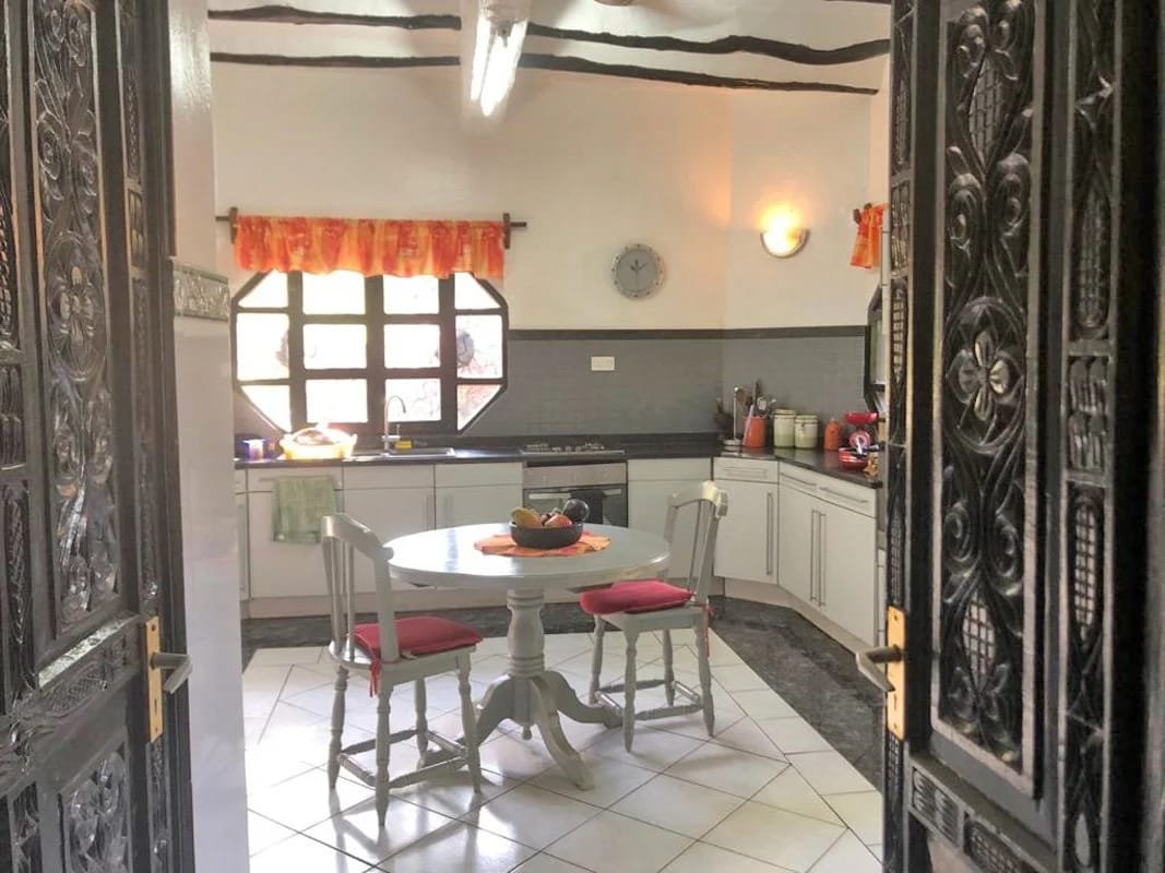 Exclusive 6-Bedroom Luxury Home on 1¼ Acres Near Watamu Beach - property image 5