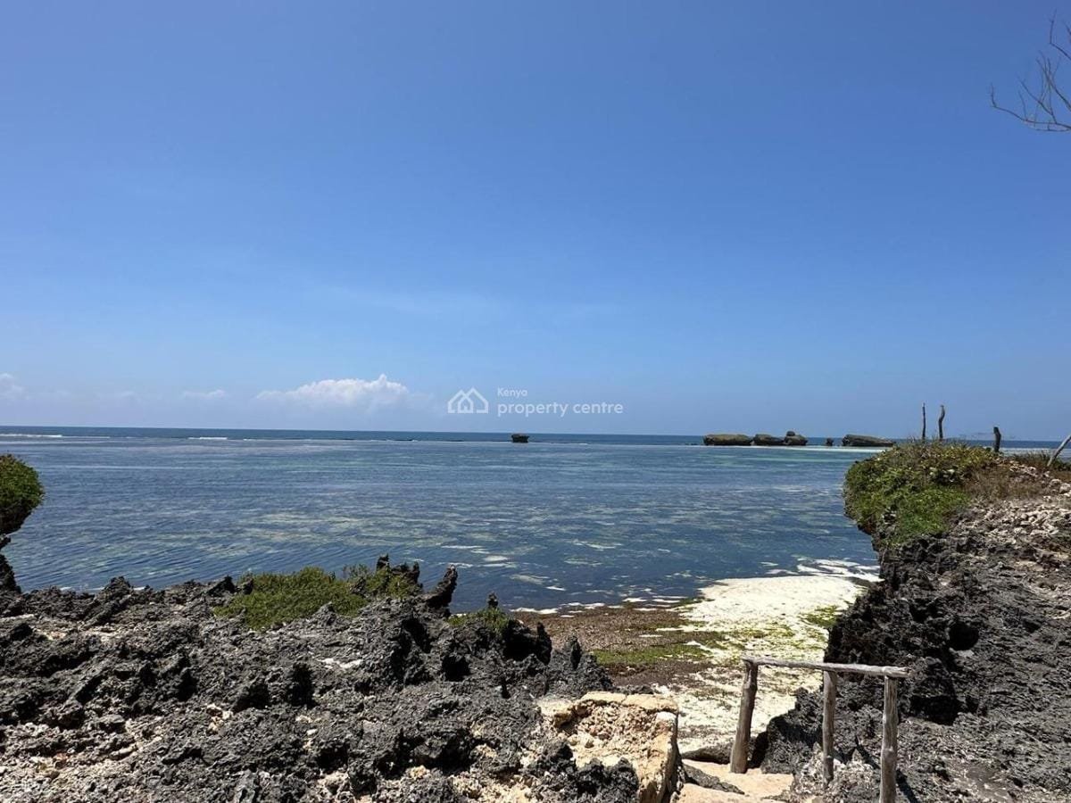 Exclusive 4-Bedroom Beachfront Home on 4 Acres in Watamu - property image 2