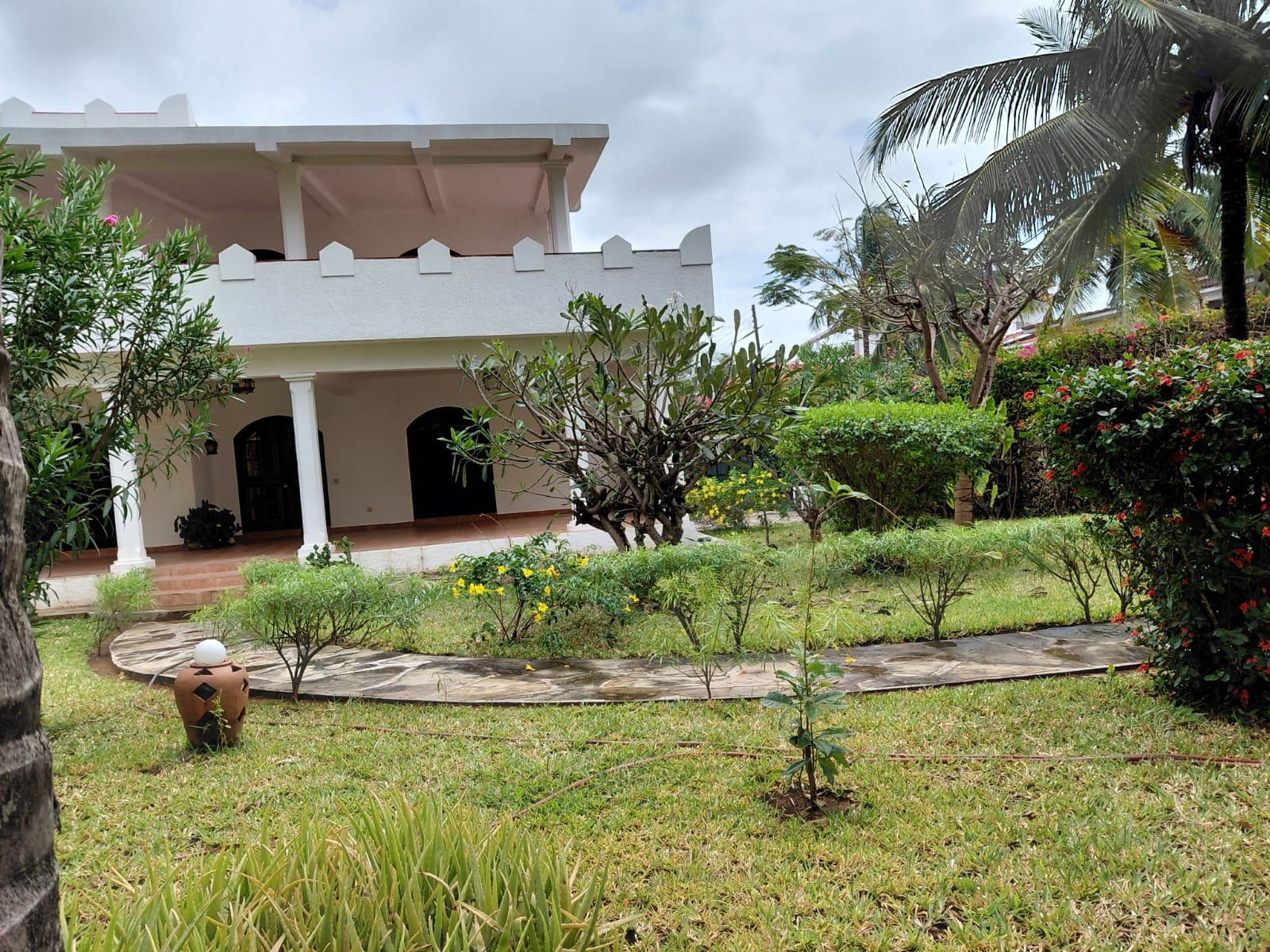 Spacious 4-Bedroom House 3 Minutes from the Beach in Watamu