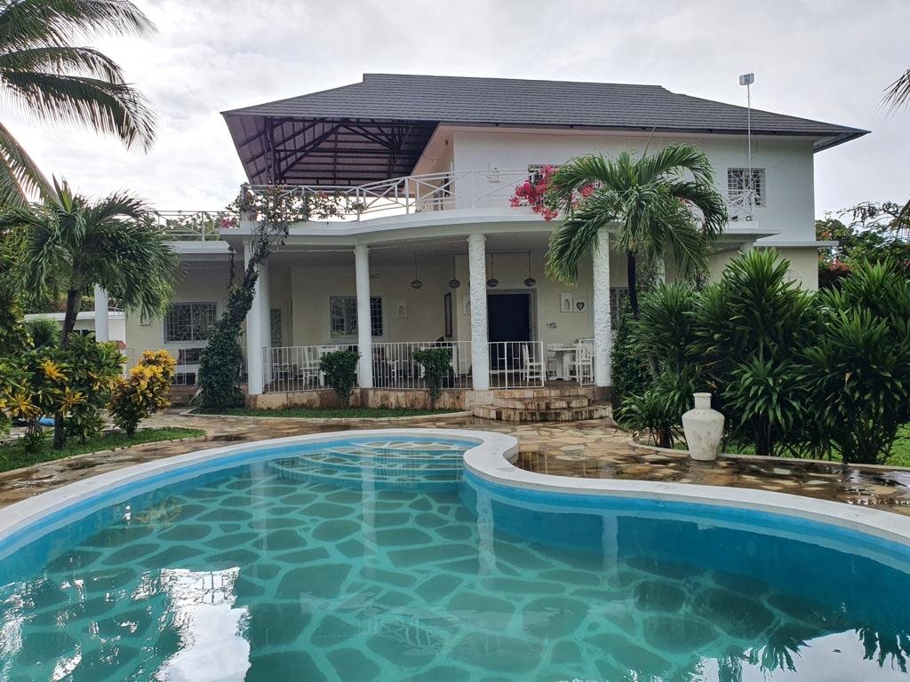 Elegant 4-Bedroom House on ½ Acre for Sale in Casuarina, Malindi