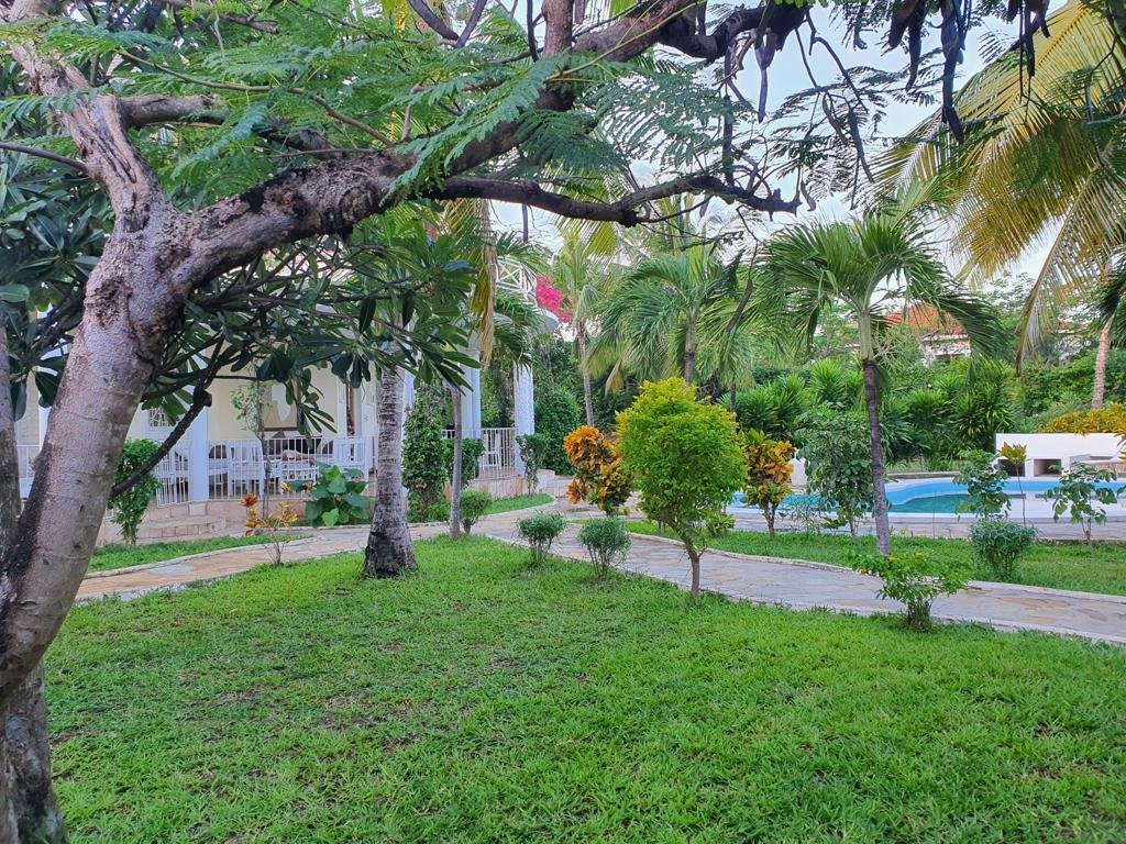 Elegant 4-Bedroom House on ½ Acre for Sale in Casuarina, Malindi - property image 5