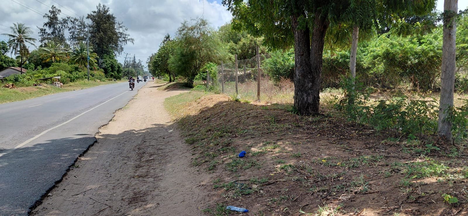 Prime 1-Acre Roadside Land for Sale on Gede–Watamu Road in Along Gede-Watamu road, Watamu, Kilifi - property image 2